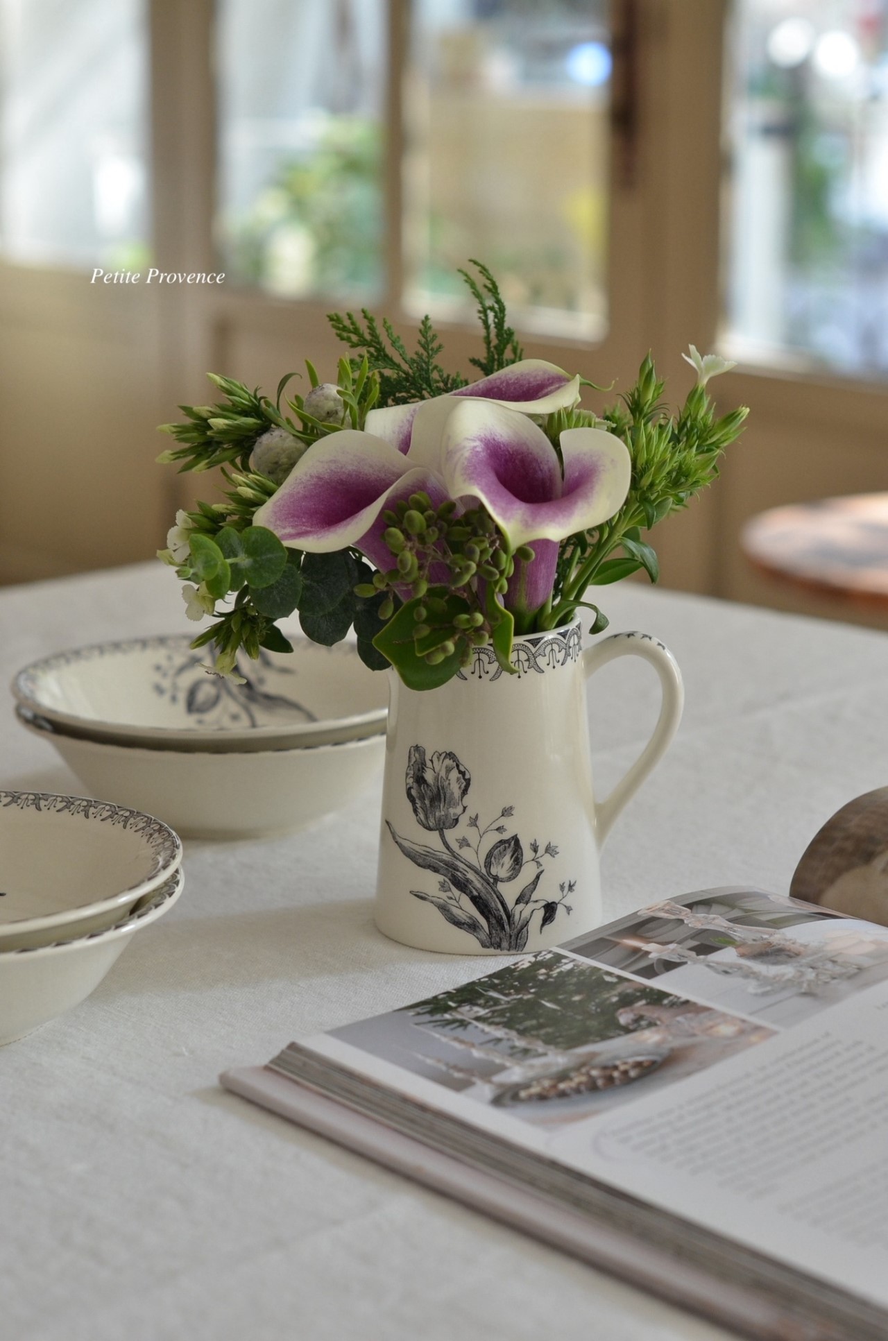 { Gienfrance } TULIPES 水壺花器