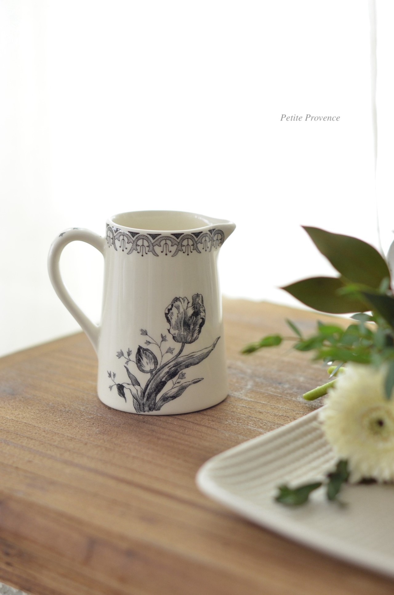 { Gienfrance } TULIPES 水壺花器
