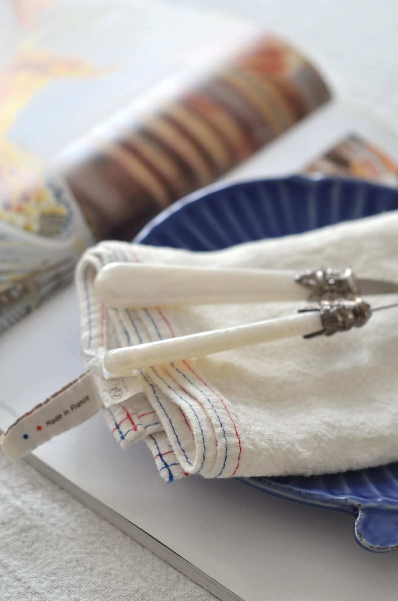 { Charvet Editions } ∞ EMPREINTE 亞麻方巾 ∞ 43x43cm (2色)
