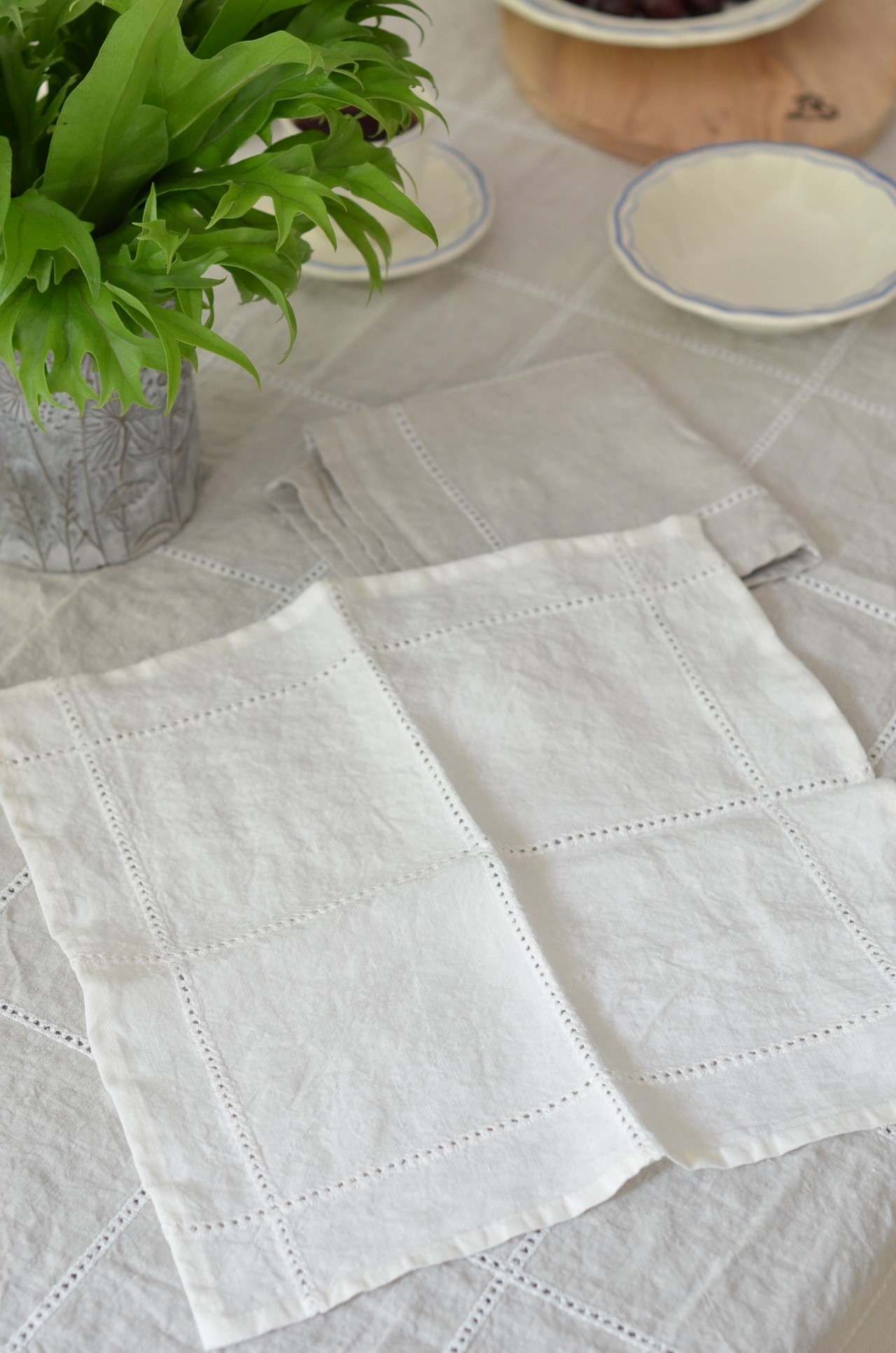 {Charvet Editions} ∞ COMO 亞麻巾方巾 ∞ 45x45cm （2色）