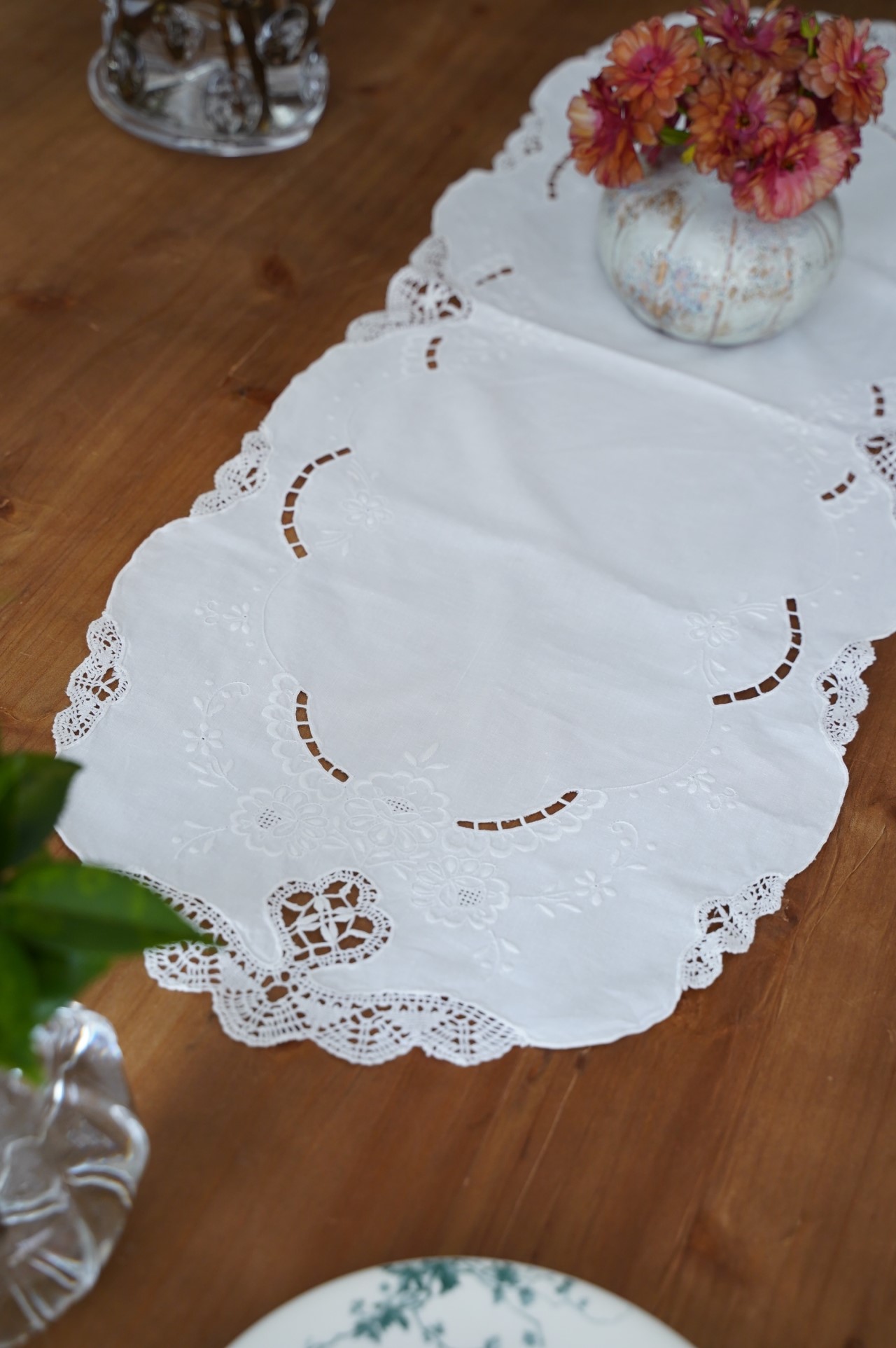 {法國古董} ∞ 刺繡白桌旗 ∞ 33x100cm 