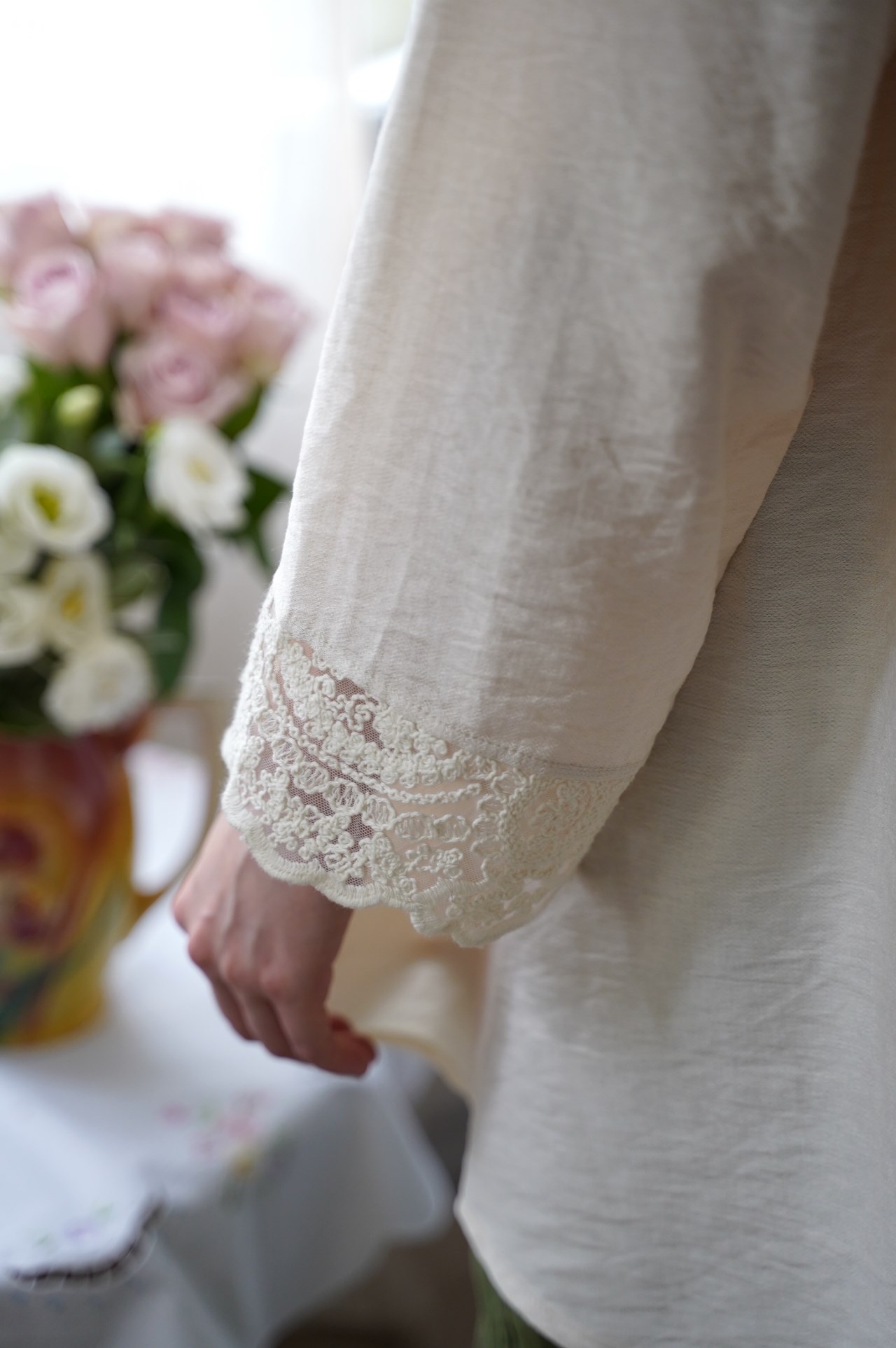 { CHEZ MOI }∞ Blouse 混絲蕾絲衫/上衣 (2色)