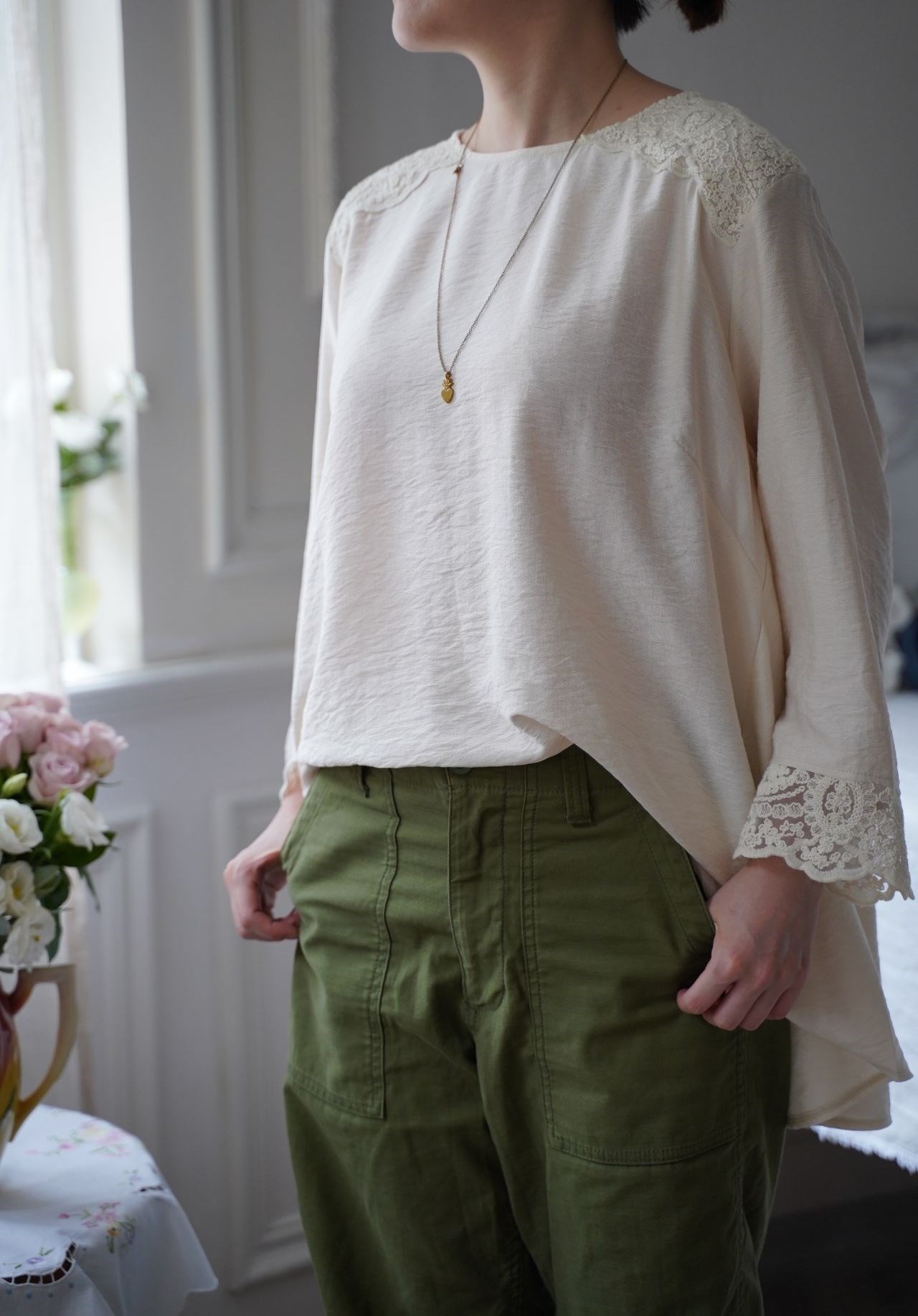 { CHEZ MOI }∞ Blouse 混絲蕾絲衫/上衣 (2色)