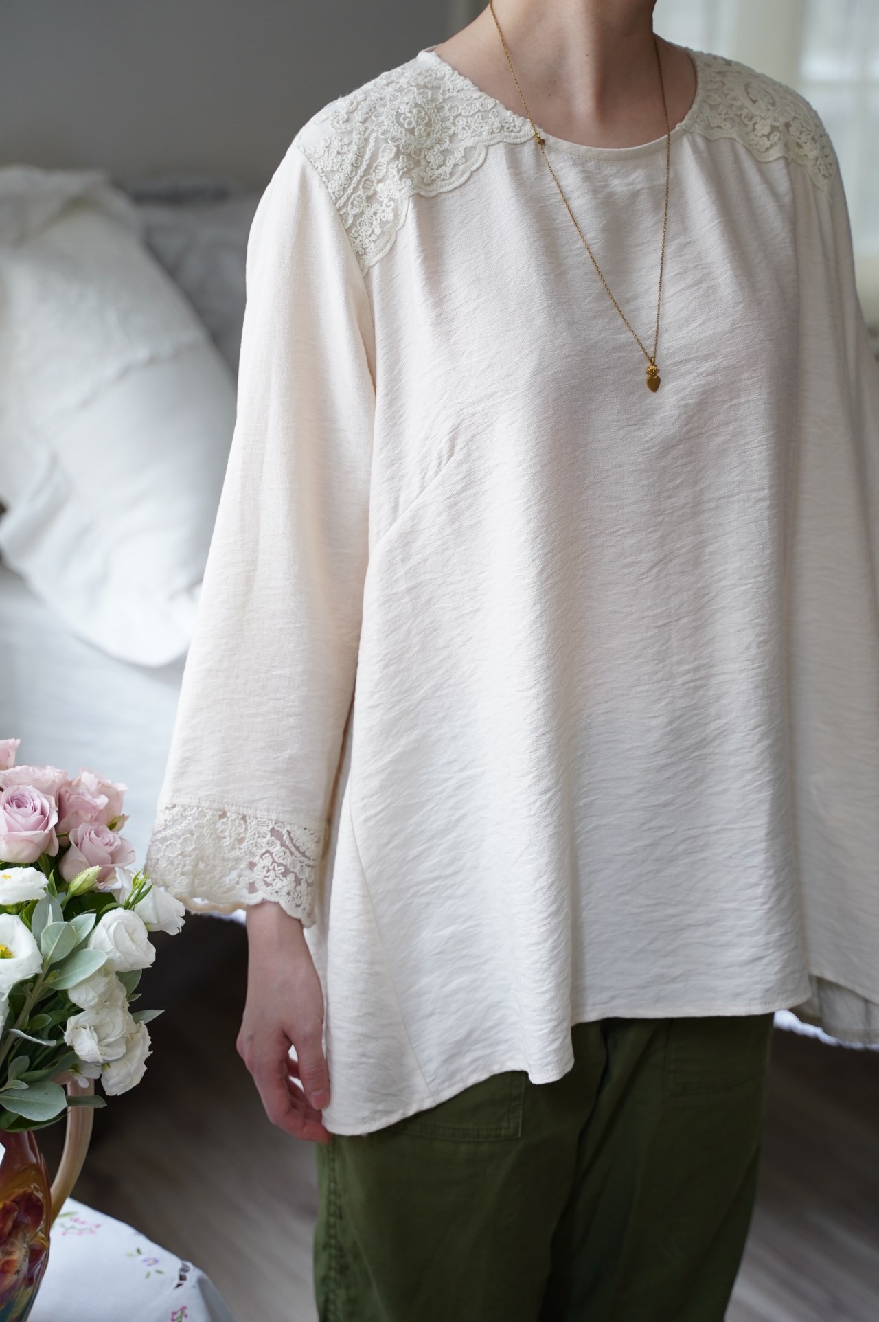 { CHEZ MOI }∞ Blouse 混絲蕾絲衫/上衣 (2色)