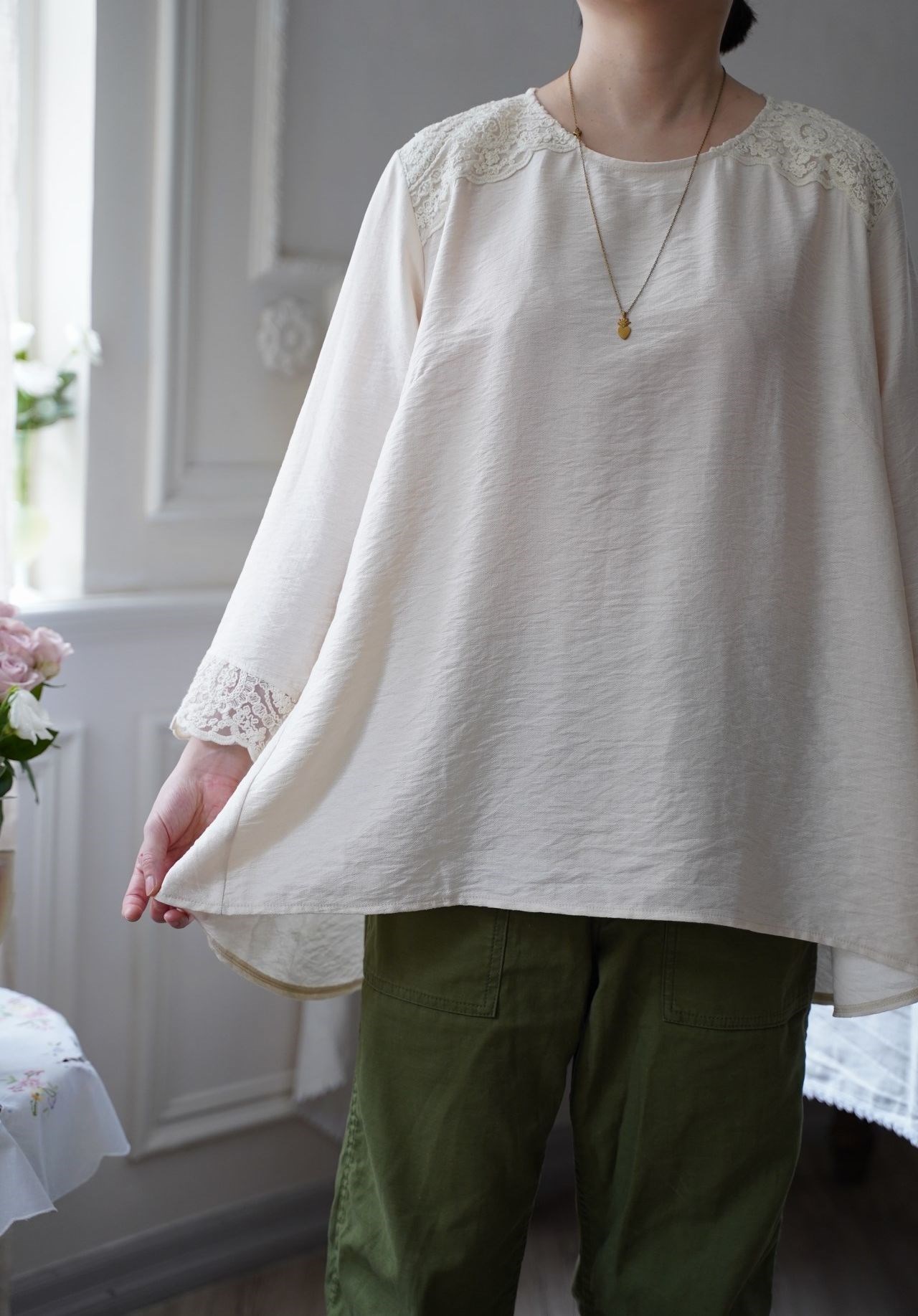 { CHEZ MOI }∞ Blouse 混絲蕾絲衫/上衣 (2色)