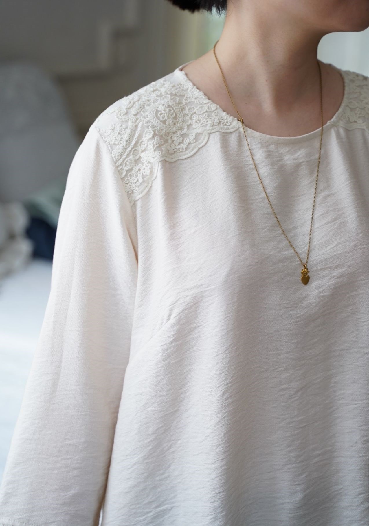 { CHEZ MOI }∞ Blouse 混絲蕾絲衫/上衣 (2色)