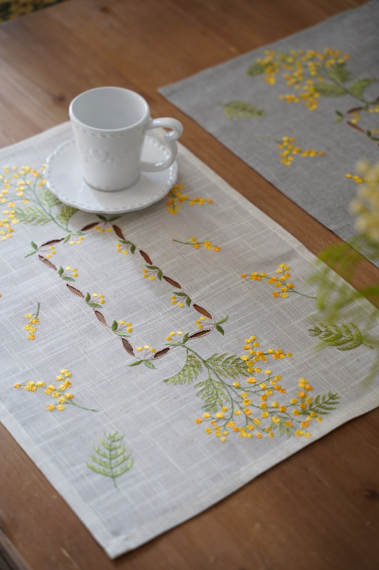 {ROLANDE.D} ∞ Mimosa 刺繡桌墊-35x50cm(2色)