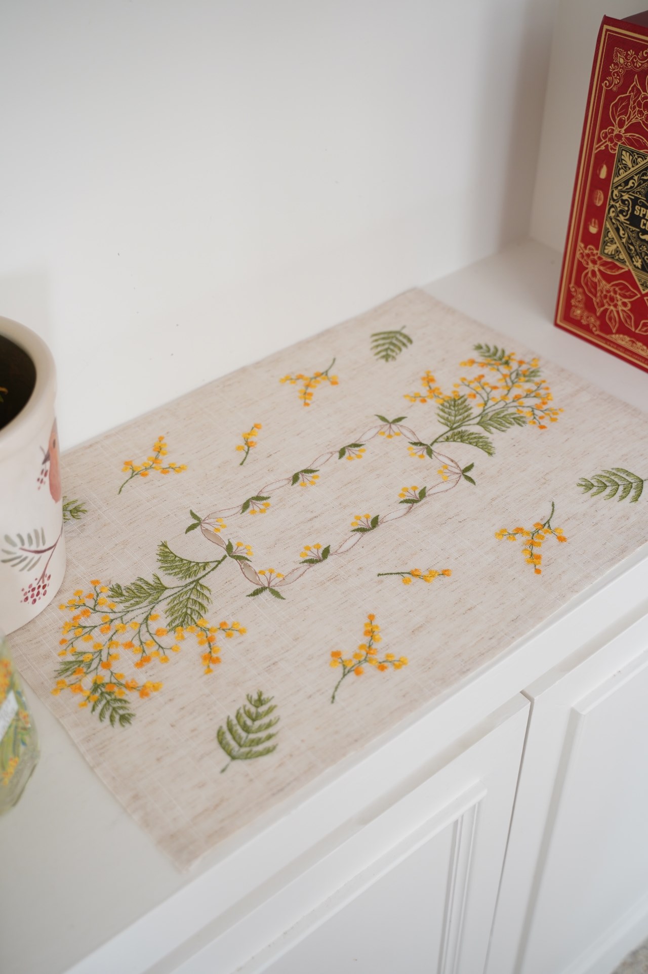 {ROLANDE.D} ∞ Mimosa 刺繡桌墊-35x50cm(2色)