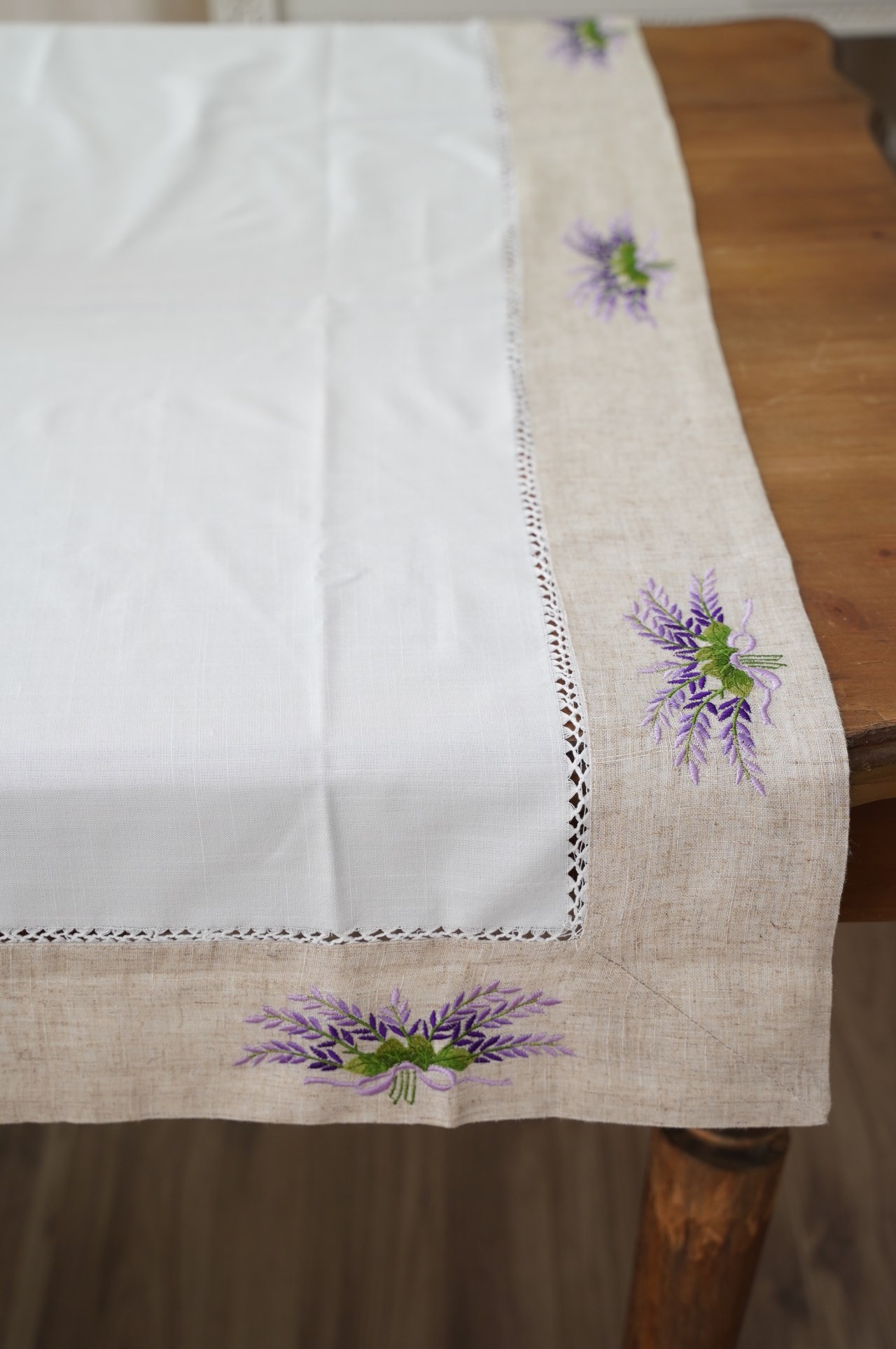 {ROLANDE.D} ∞ 薰衣草刺繡桌巾-135x135cm