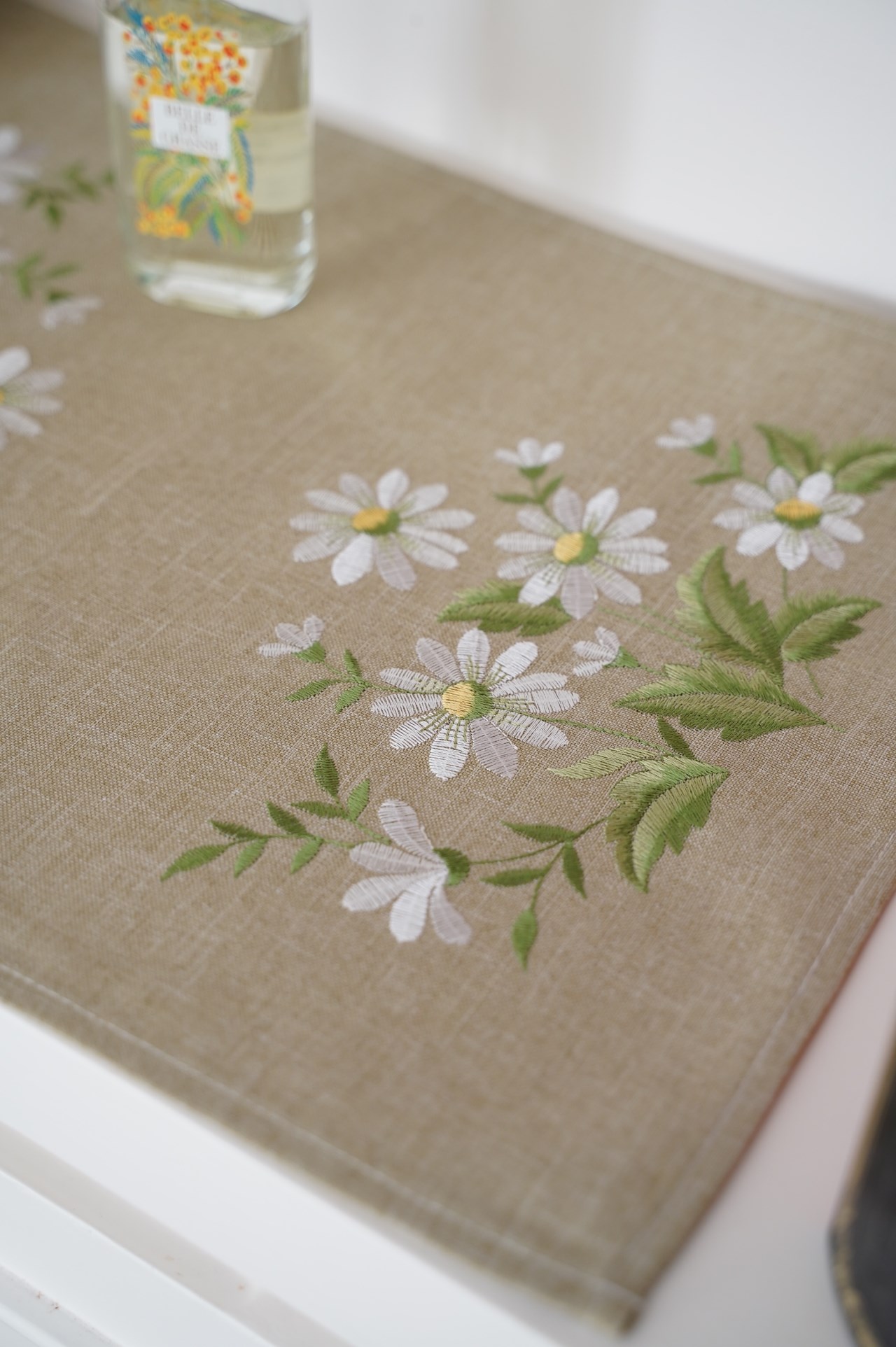 {ROLANDE.D} ∞ 雛菊刺繡桌墊-35x50cm 