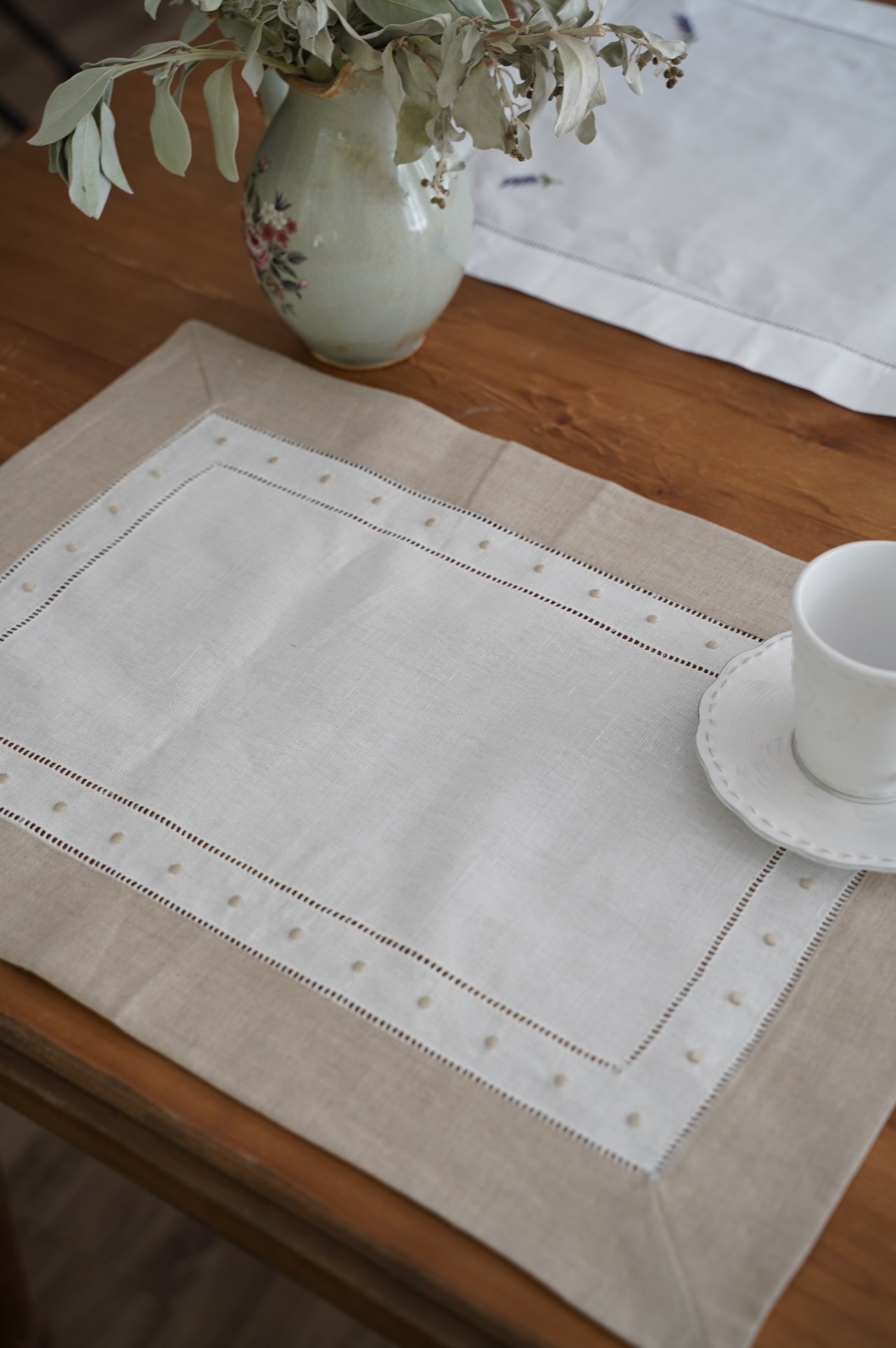 {ROLANDE.D} ∞ 亞麻刺繡桌墊-35x50cm 