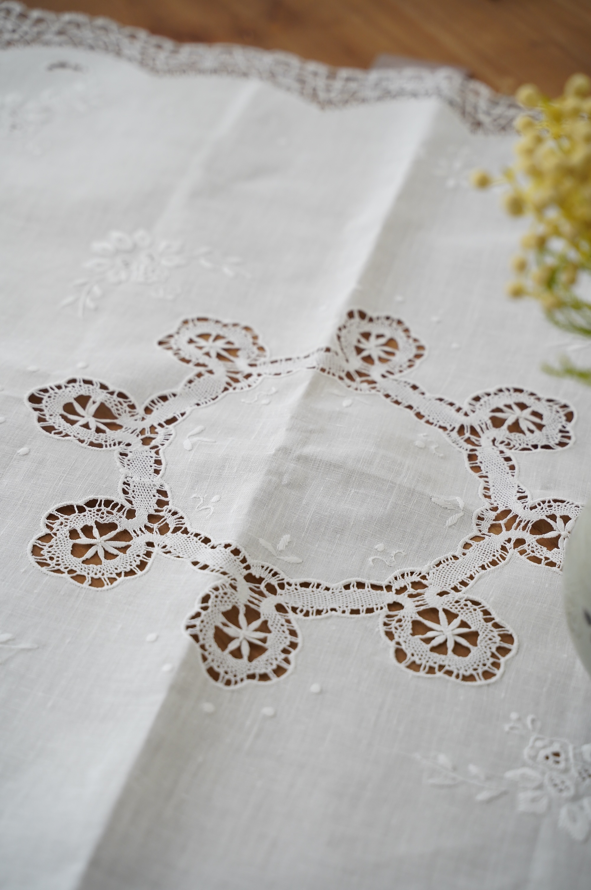 {ROLANDE.D} ∞ 白刺繡蕾絲巾 90x90cm