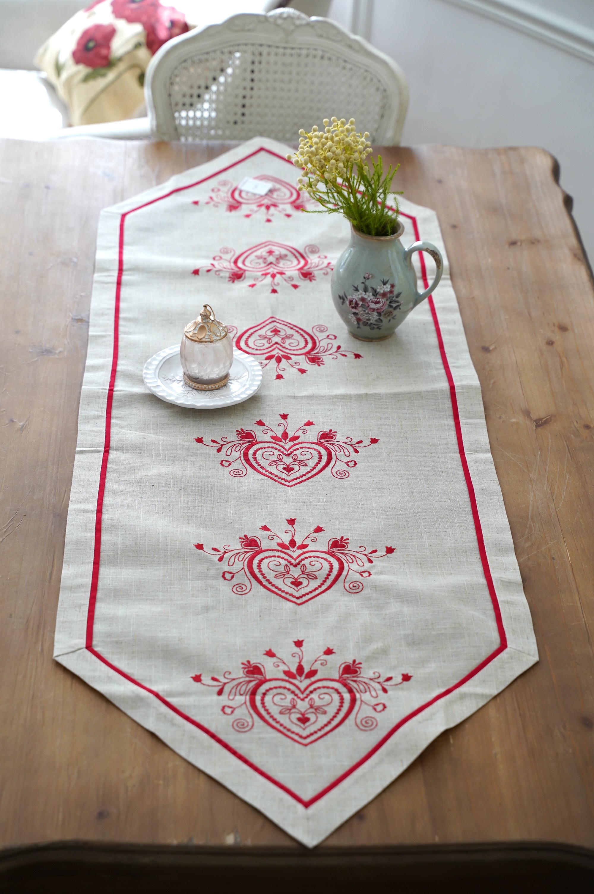 {ROLANDE.D} ∞ 紅愛心刺繡桌旗 50x150cm