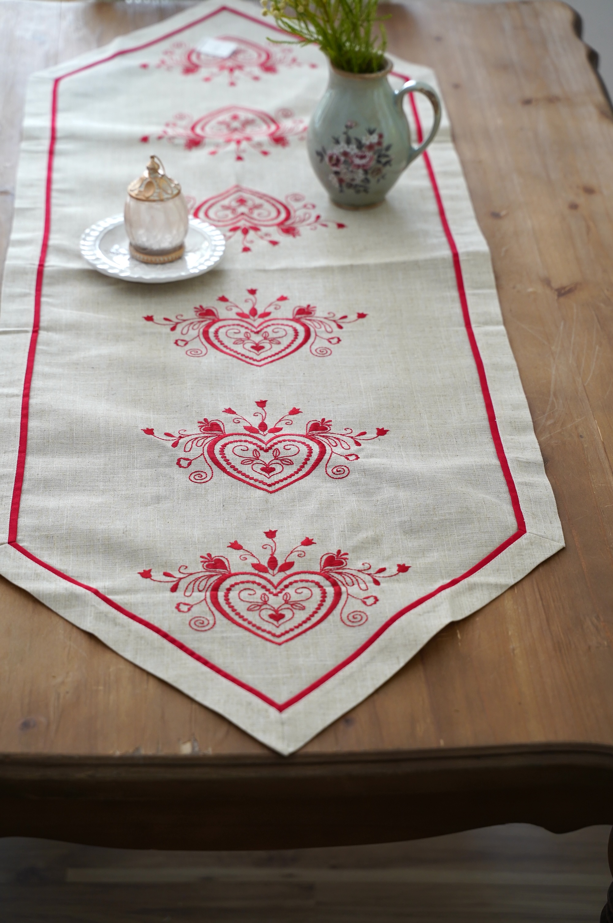 {ROLANDE.D} ∞ 紅愛心刺繡桌旗 50x150cm