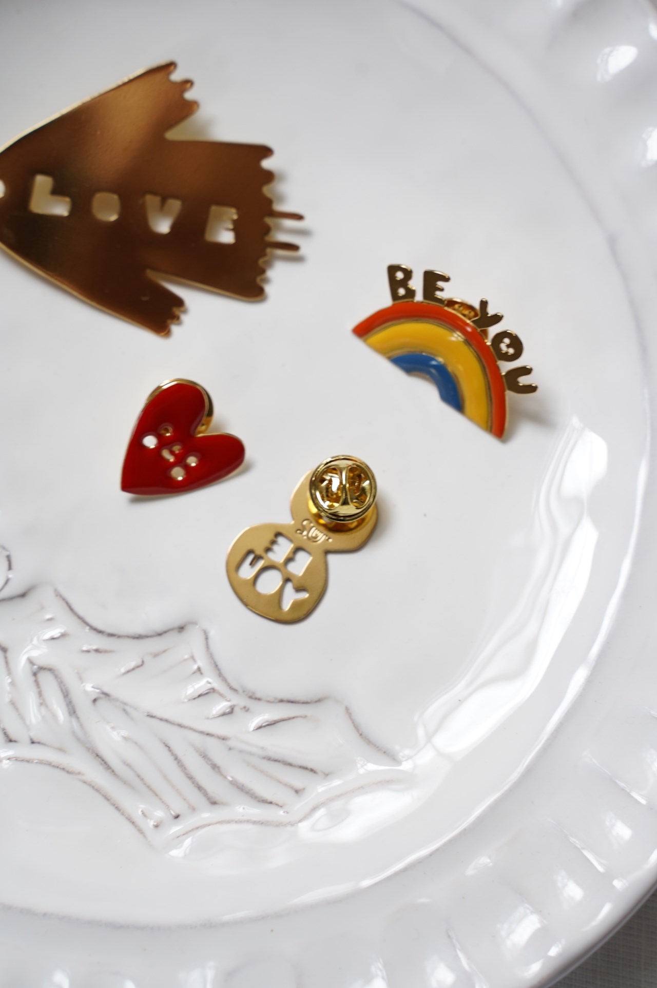 {Titlee} ∞  SUZY ULTMAN 系列別針（四款）