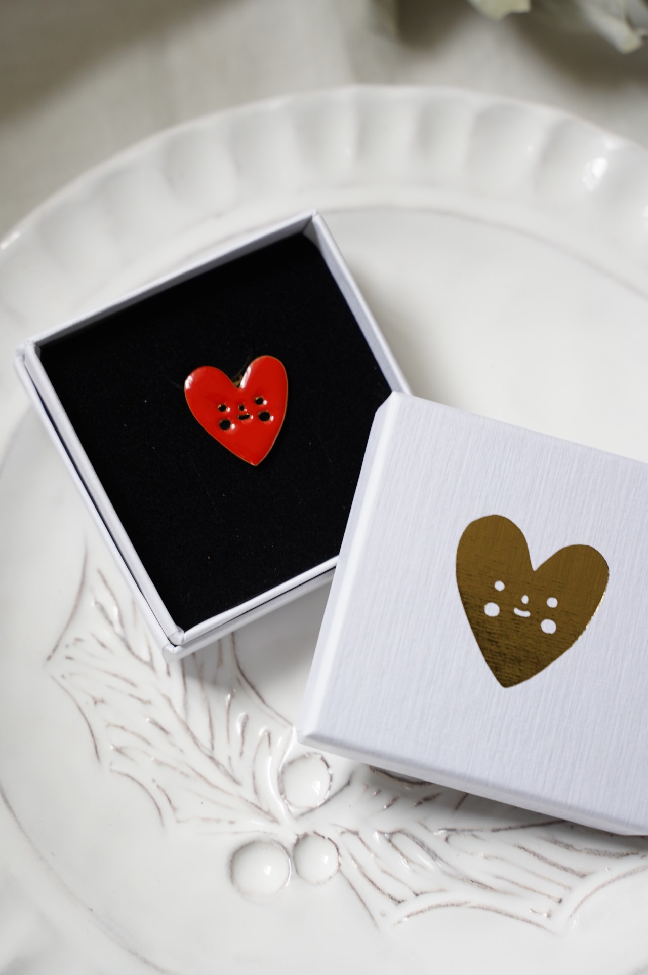 {Titlee} ∞  SUZY ULTMAN 系列別針（四款）