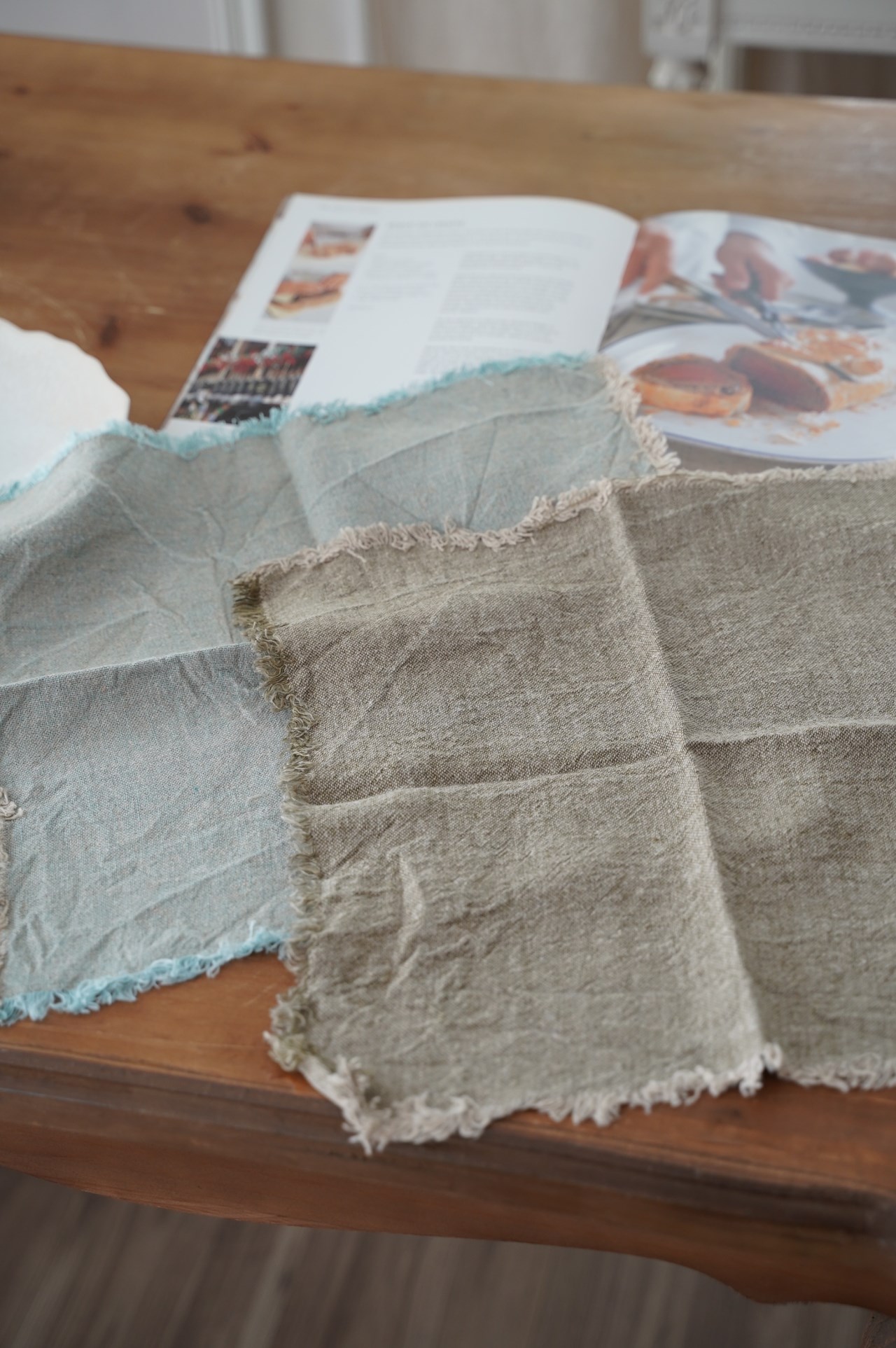 {Charvet Editions} ∞CANYON 亞麻方巾 ∞ 40x40cm  (2色) 