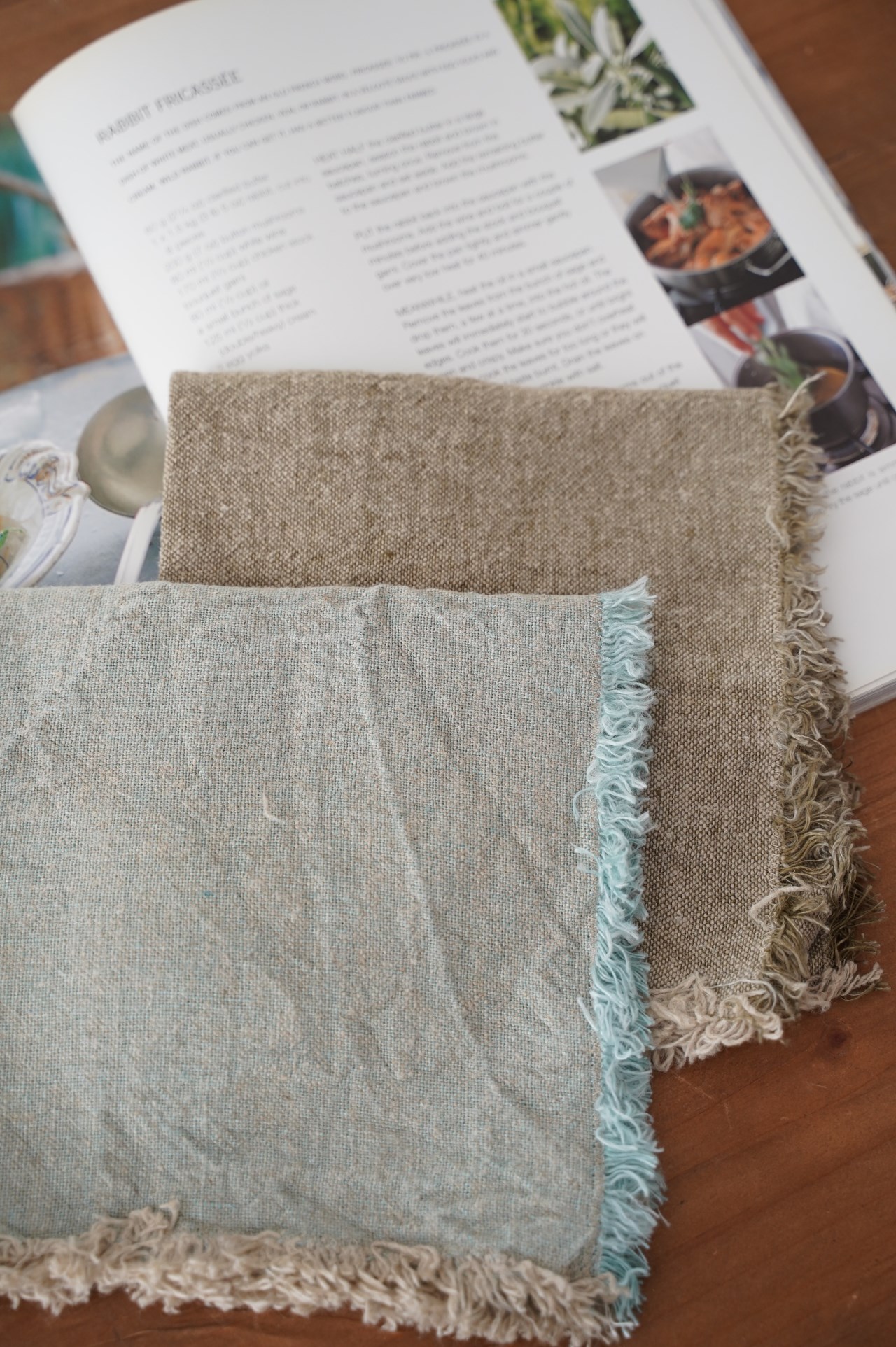 {Charvet Editions} ∞CANYON 亞麻方巾 ∞ 40x40cm  (2色) 