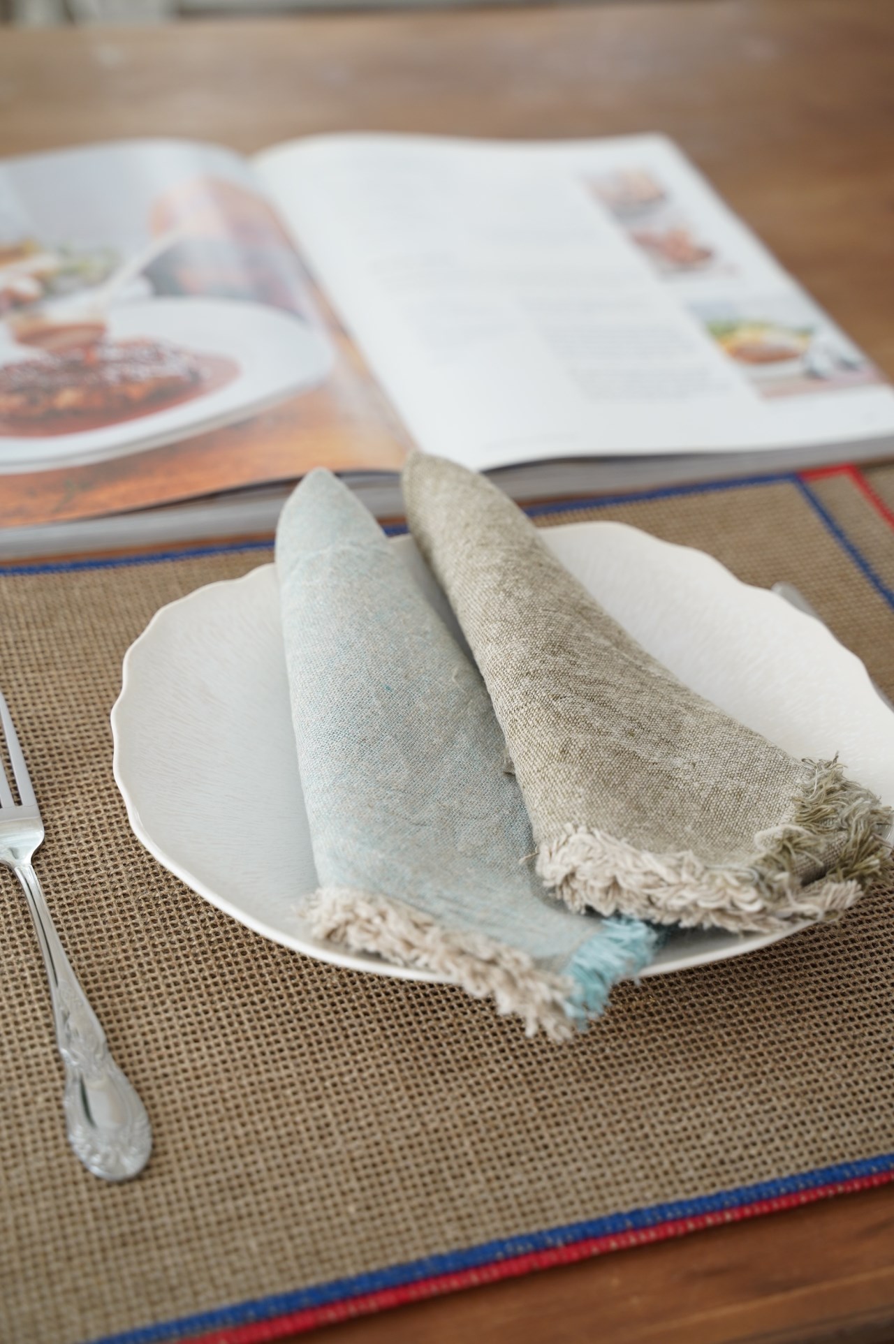 {Charvet Editions} ∞CANYON 亞麻方巾 ∞ 40x40cm  (2色) 