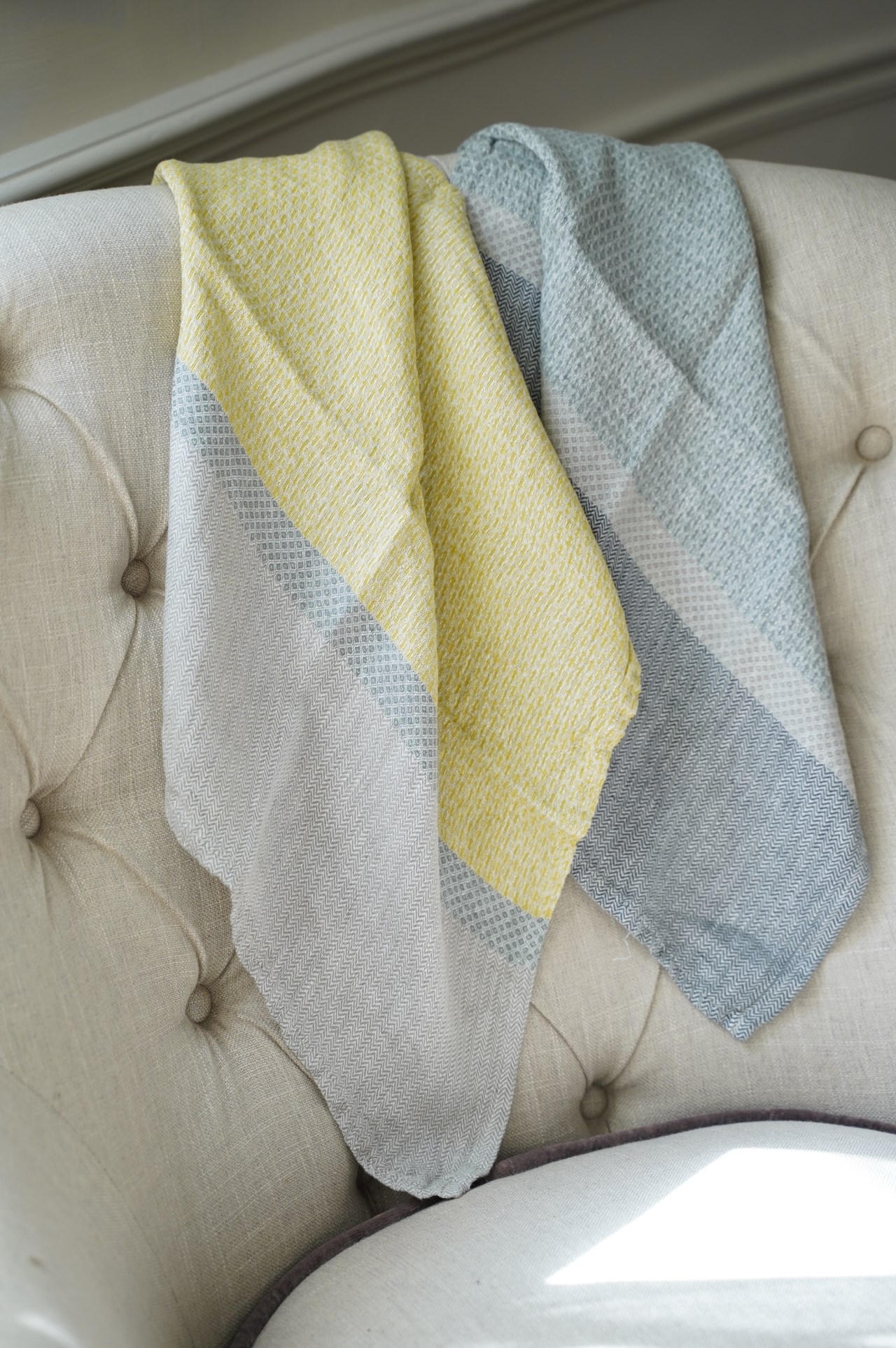 {Charvet Editions} ∞FIDJI亞麻方巾 48x48cm (2色)