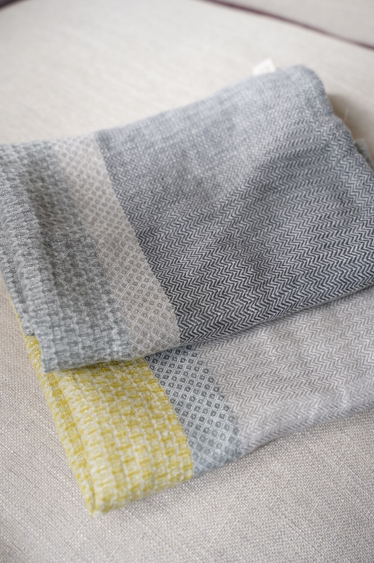 {Charvet Editions} ∞FIDJI亞麻方巾 48x48cm (2色)