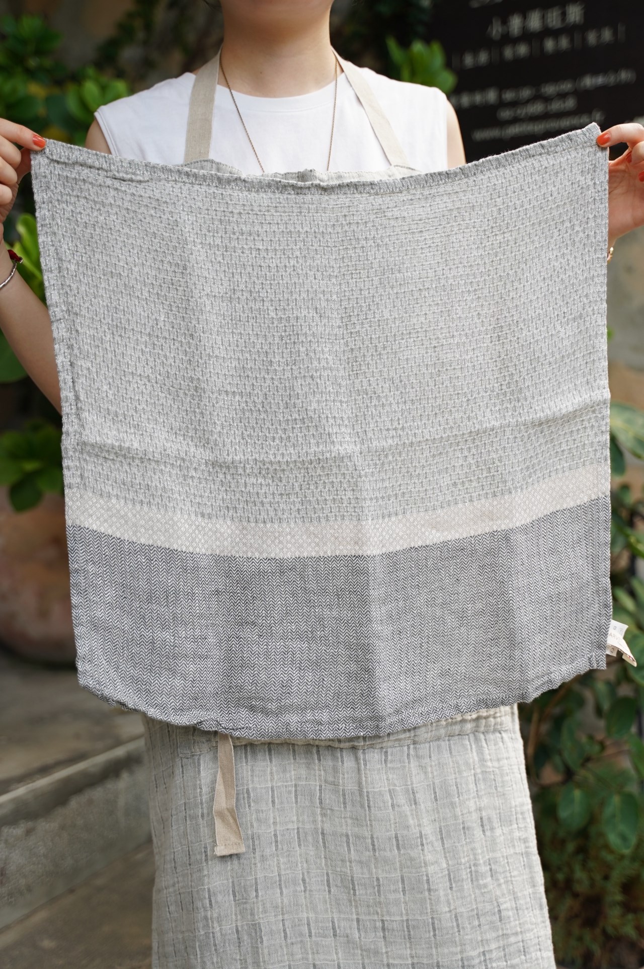 {Charvet Editions} ∞FIDJI亞麻方巾 48x48cm (2色)