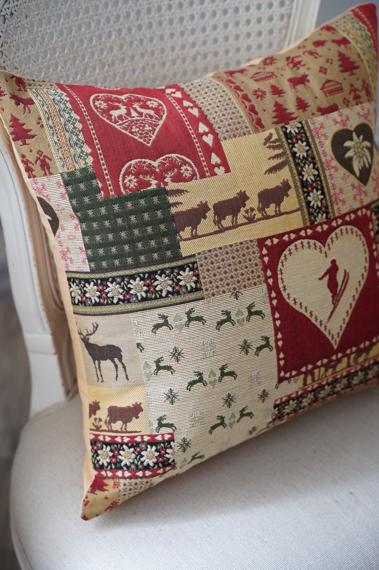 {ROLANDE.D} ∞ 刺繡抱枕套-碎花鹿∞ 45x45cm 