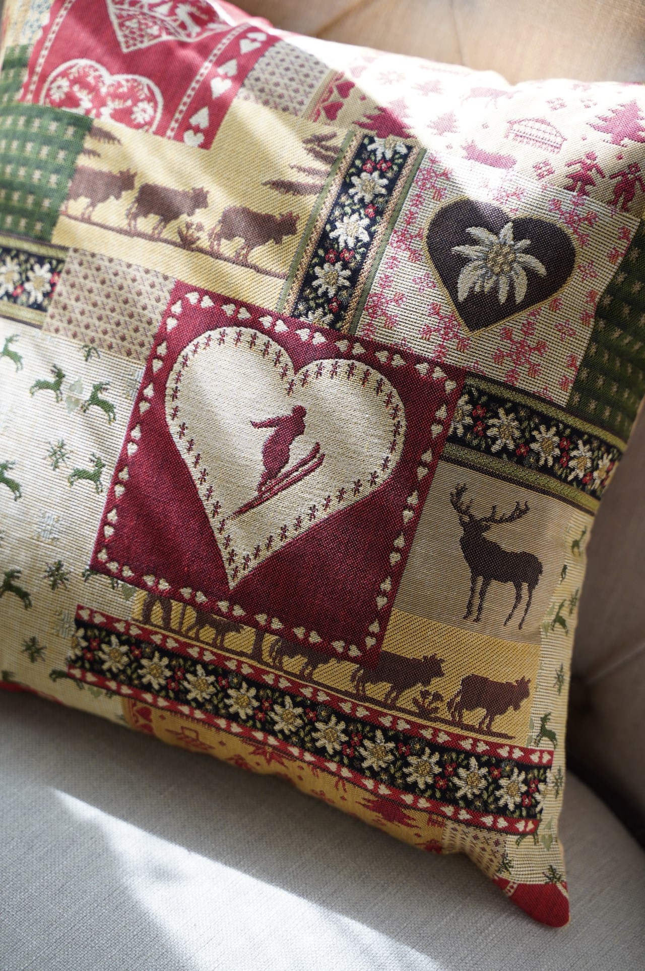 {ROLANDE.D} ∞ 刺繡抱枕套-碎花鹿∞ 45x45cm 