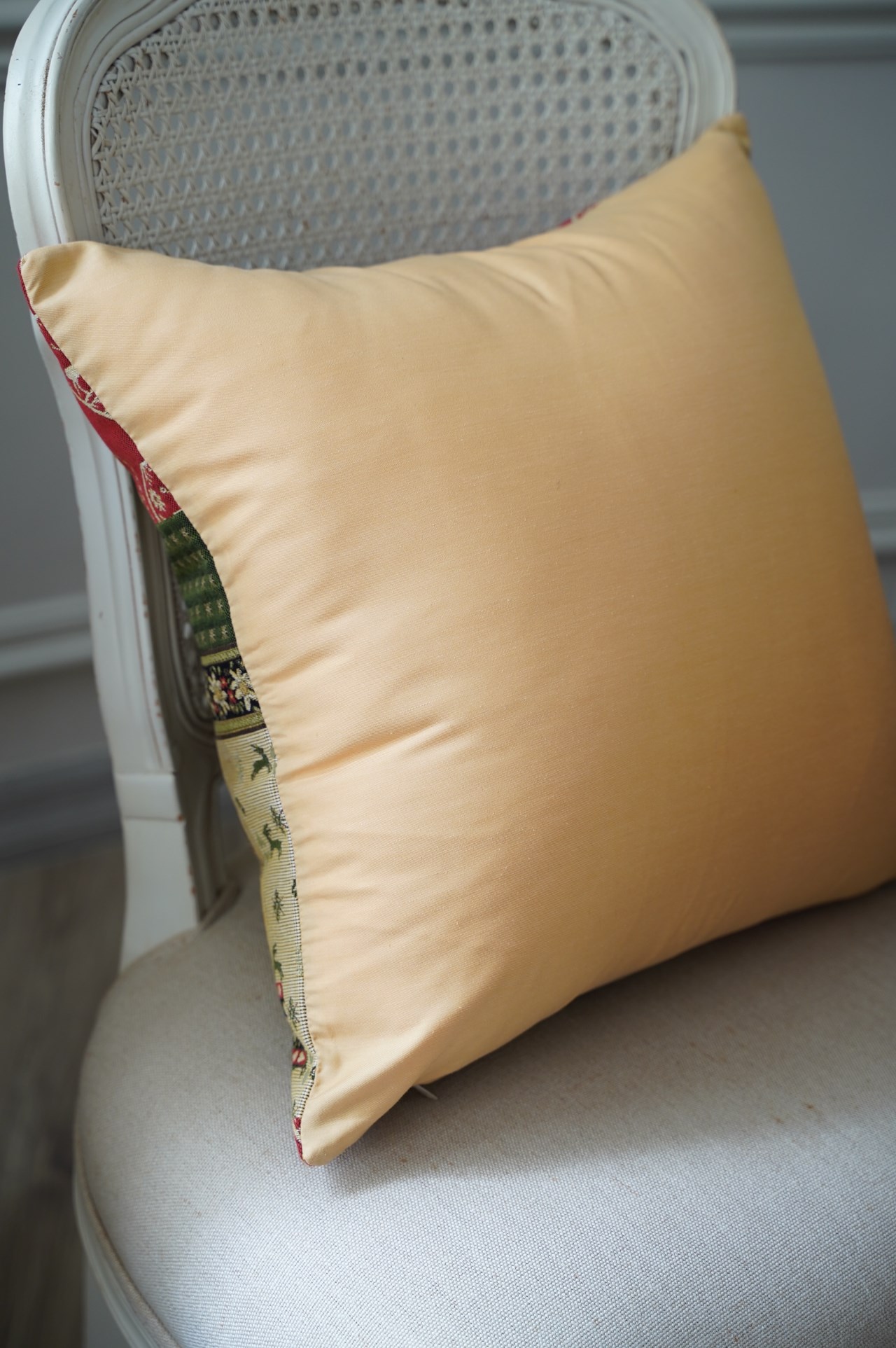 {ROLANDE.D} ∞ 刺繡抱枕套-碎花鹿∞ 45x45cm 