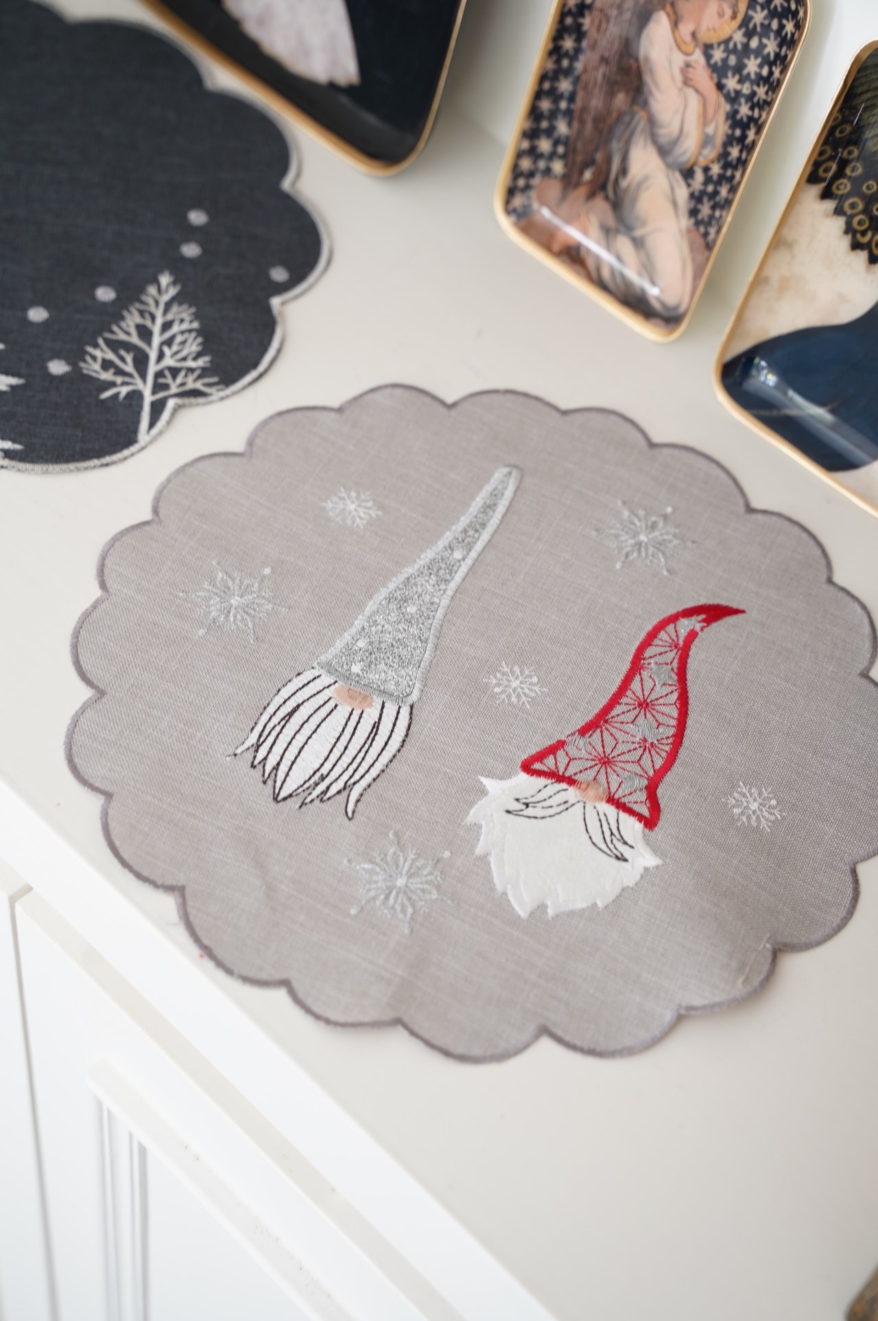 {ROLANDE.D} ∞ 圓形桌墊-聖誕老人白∞30cm