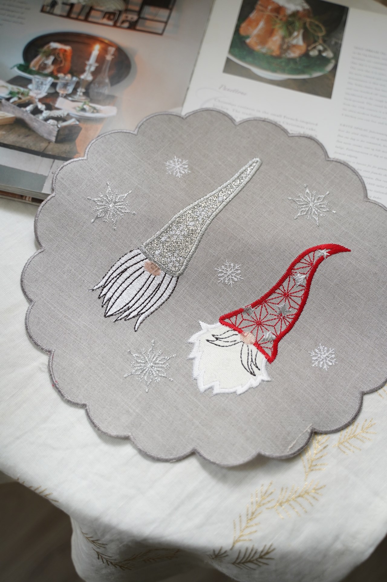 {ROLANDE.D} ∞ 圓形桌墊-聖誕老人白∞30cm