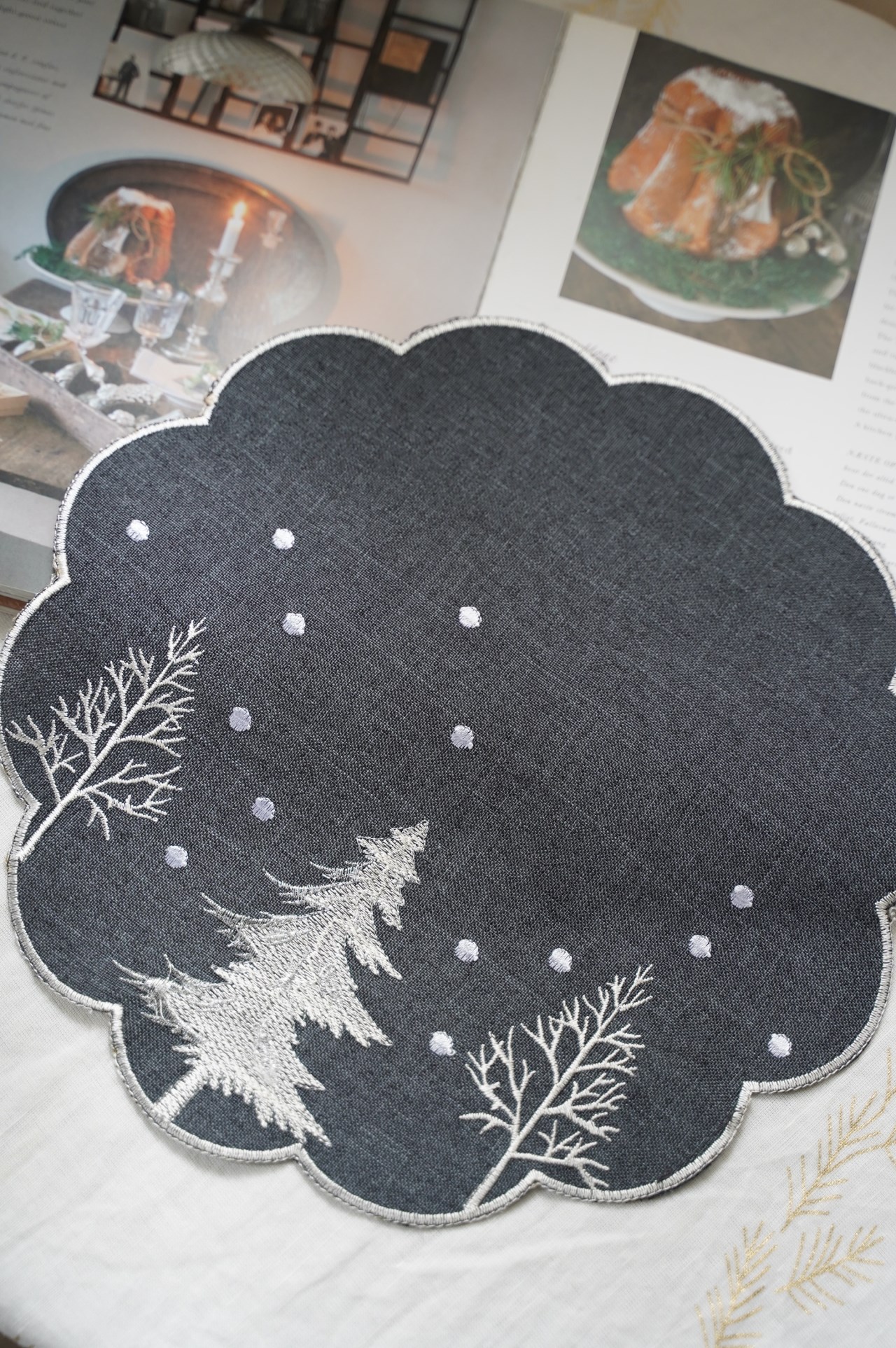 {ROLANDE.D} ∞ 圓形桌墊-聖誕樹白∞30cm