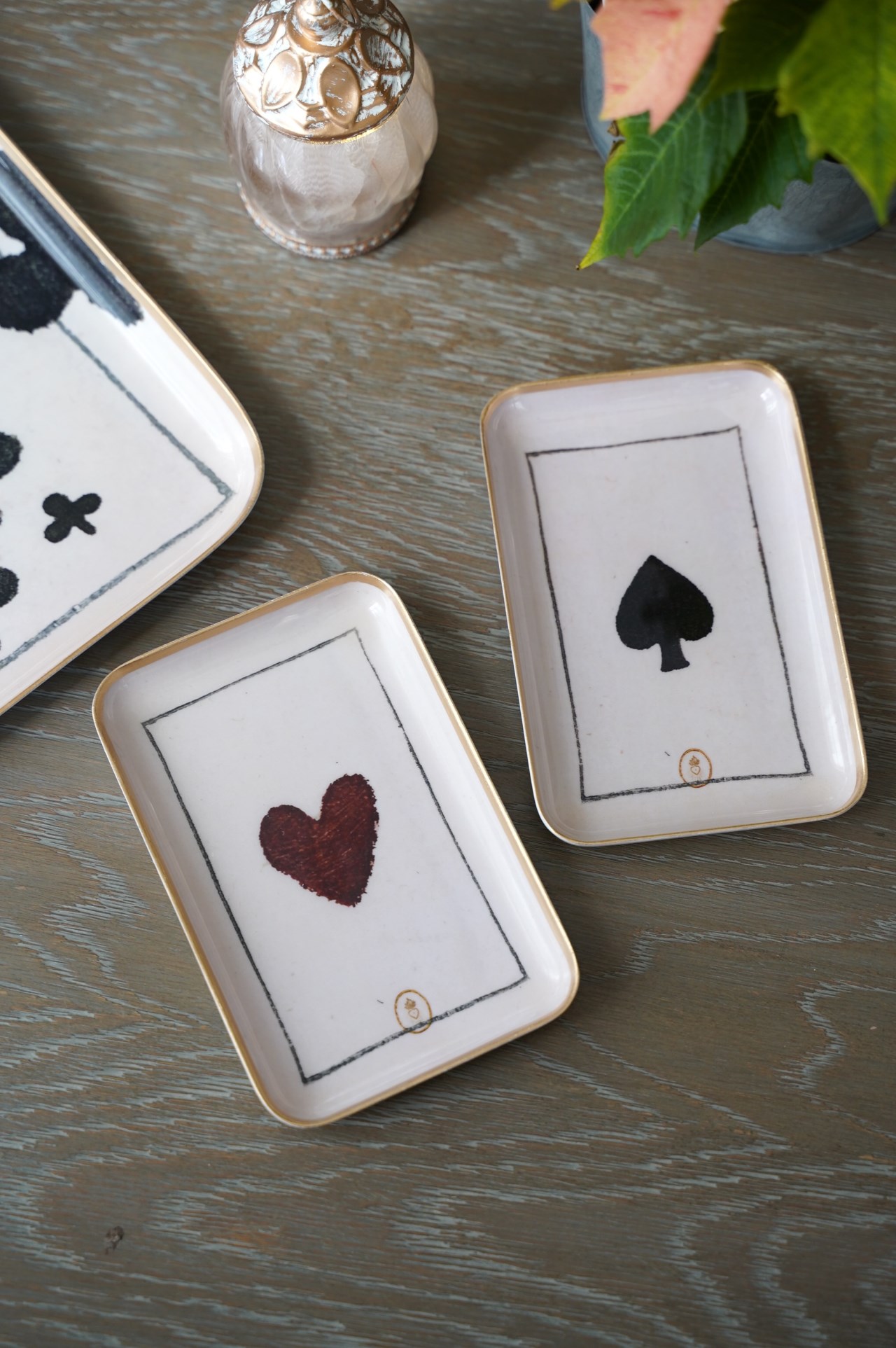 {Bon Coeurs} ∞黑桃紅心∞搪瓷彩繪托盤（兩款）