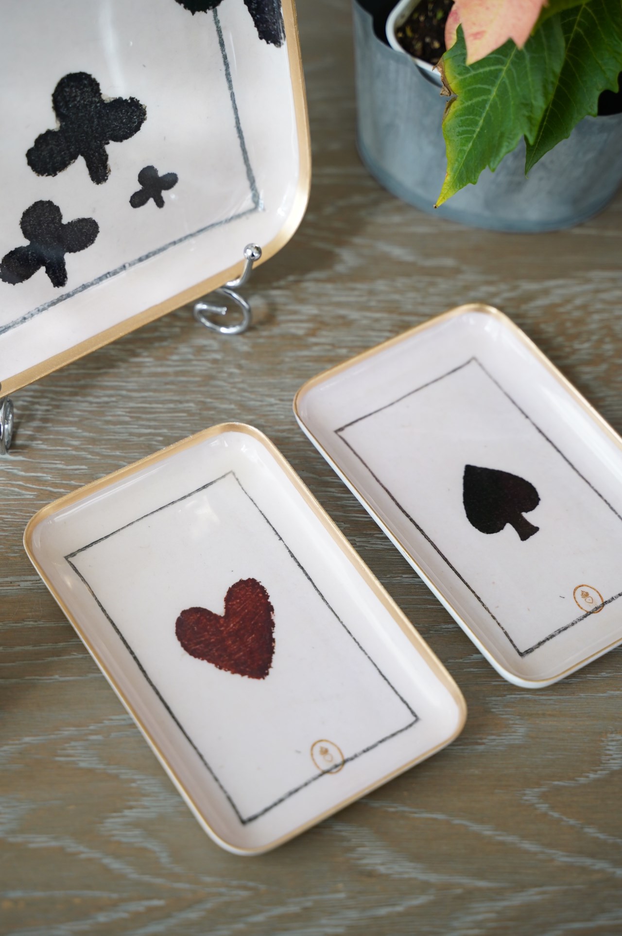 {Bon Coeurs} ∞黑桃紅心∞搪瓷彩繪托盤（兩款）