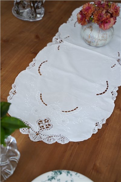 {法國古董} ∞ 刺繡白桌旗 ∞ 33x100cm 