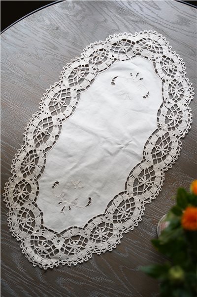 {ROLANDE.D} ∞ 橢圓蕾絲桌墊-米黃 35x50cm  