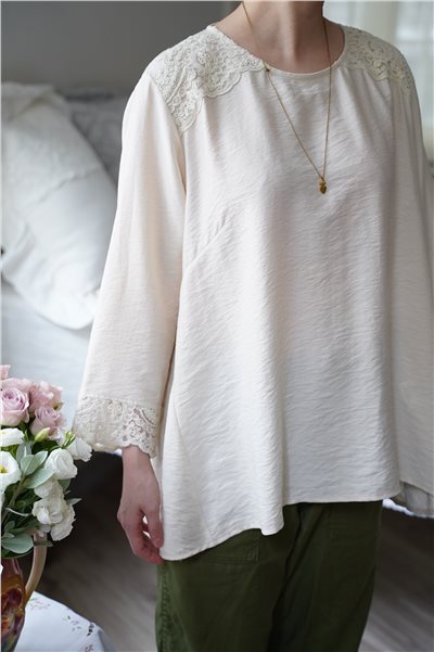 { CHEZ MOI }∞ Blouse 混絲蕾絲衫/上衣 (2色)